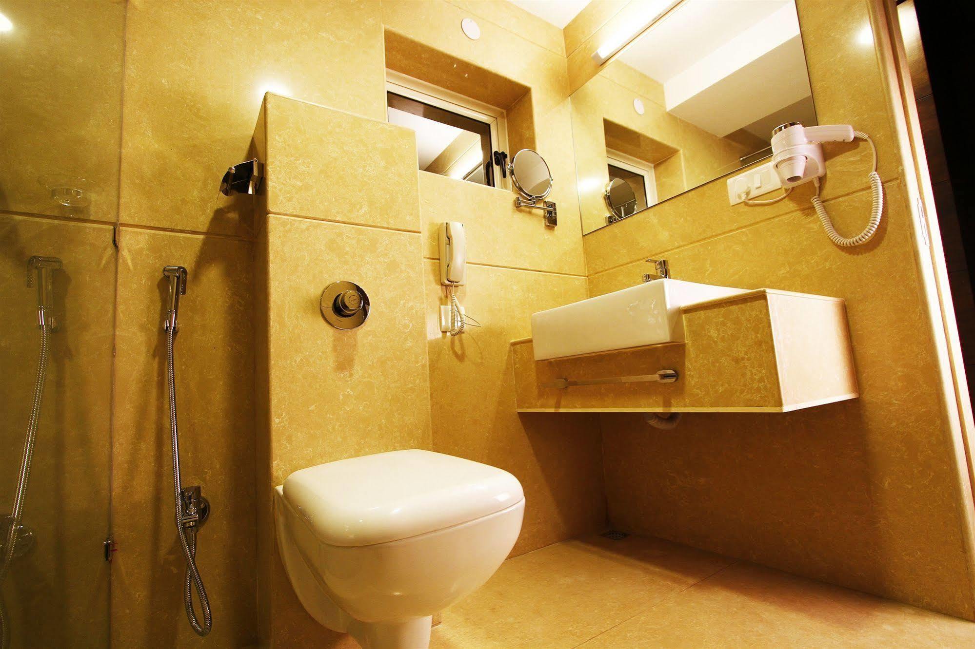Hotel La Capitol Panaji Buitenkant foto